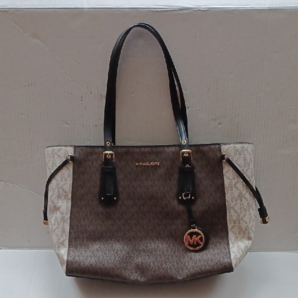Michael Kors Voyager Medium Crossgrain Leather Tote Bag